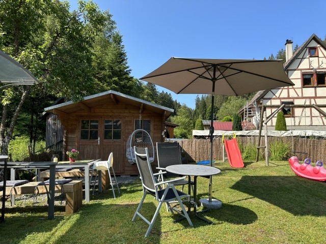 Garten mit BBQ, Gartenhaus, Spielplatz