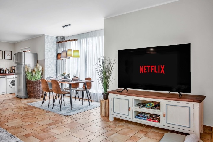 Das Wohnzimmer mit Smart-TV mit Streaming Angeboten