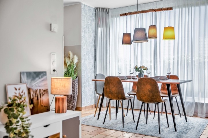 Offener Essbereich angrenzend zum Wohnzimmer und der Küche