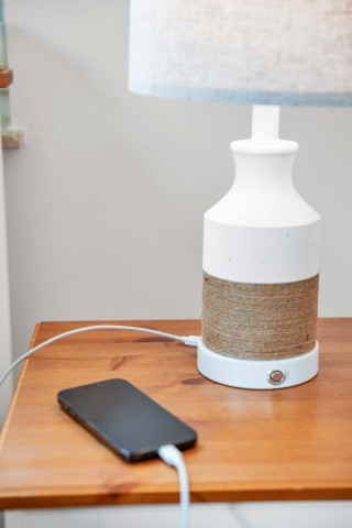 Stilvolle Nachttischlampen mit USB Anschlüssen