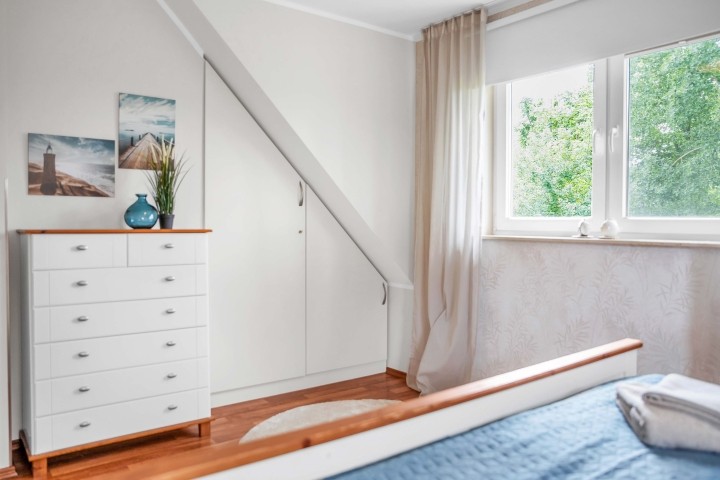 Schlafzimmer mit Blick ins Grüne
