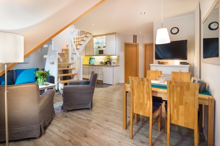 Wohn-/Eßzimmer und Offene Küche 