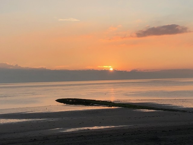 Sonnenuntergänge an der nahen Weststrandbar