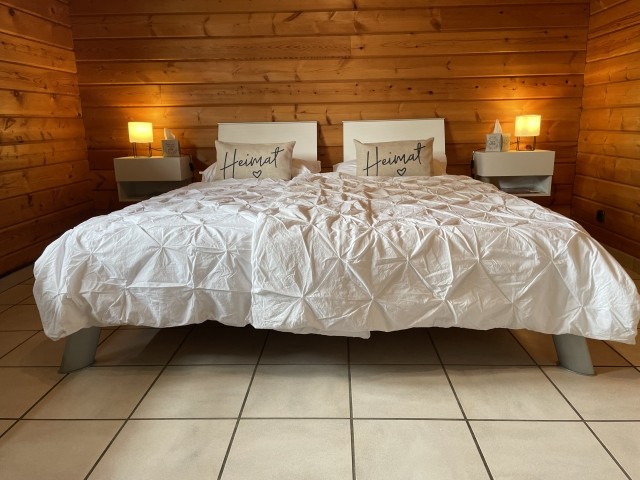 Schlafzimmer 2 von 2 mit Bett1 Matratzen 