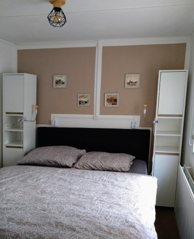 Schlafzimmer mit Boxspringbett (160x200)