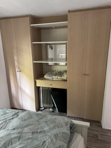 Kleiderschrank im Schlafzimmer