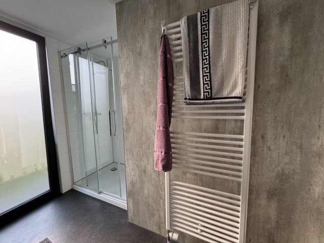 helles Bad mit Rainshower-Dusche...