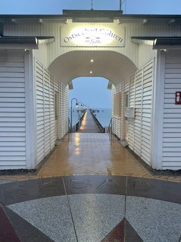 Seebrücke bei Nacht