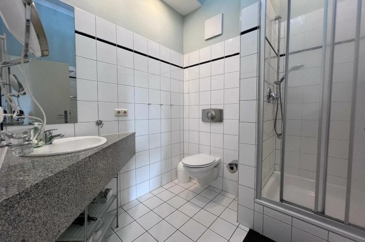 modernes Badezimmer