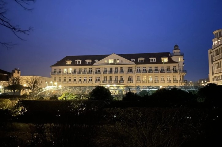 Haus am Park bei Nacht