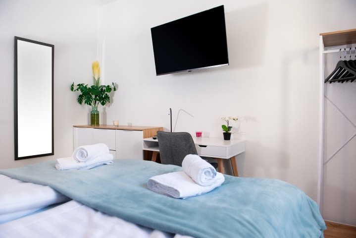 Schlafzimmer 1