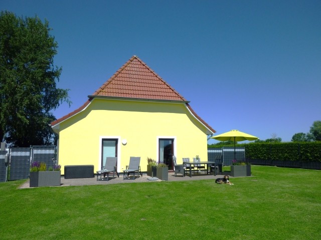 eingezäunter Terrassen-/Gartenbereich...