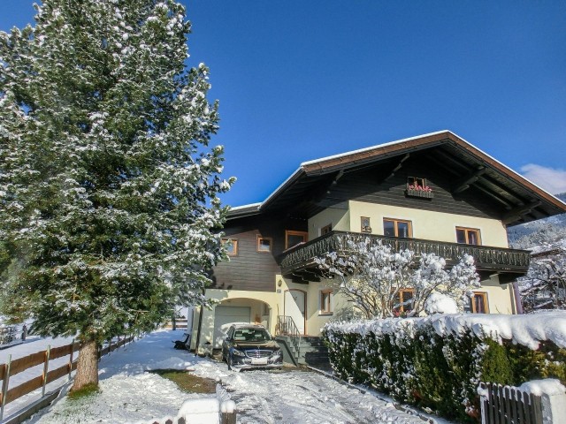 Hauseinfahrt Winter