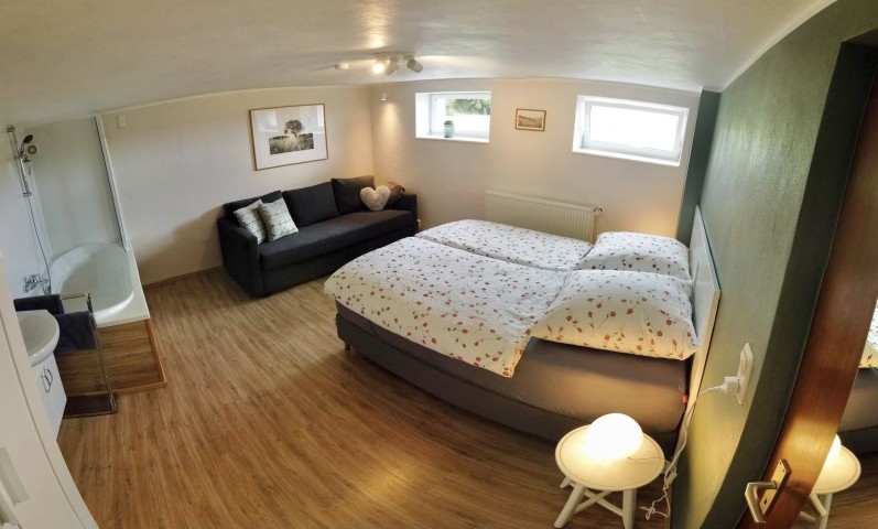 Schlafzimmer 6