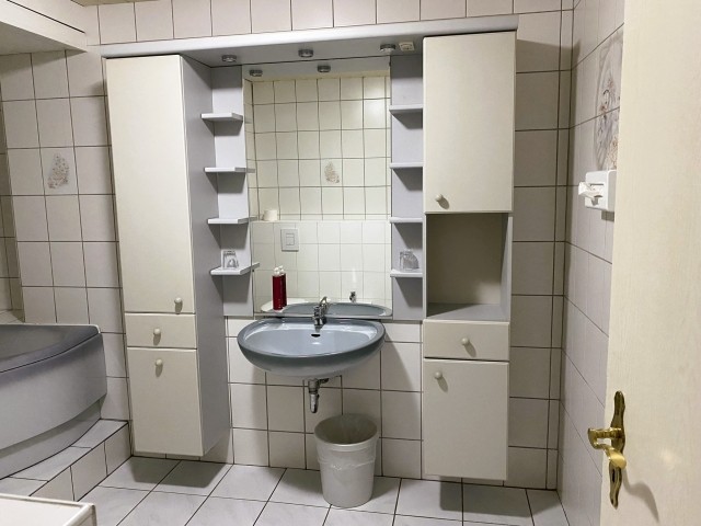Großes Badezimmer Erdgeschoss