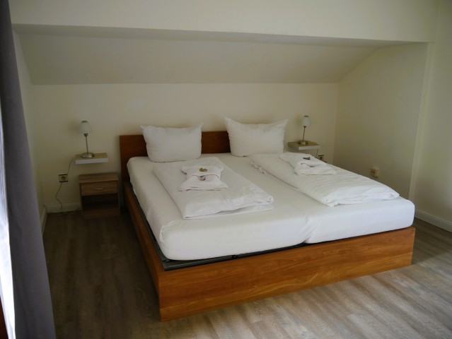 Bett Schlafzimmer Obergeschoss