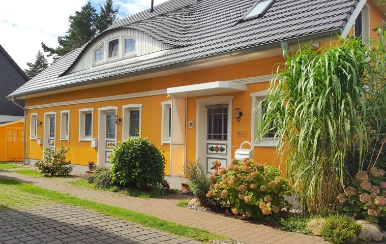 Zwei Stellplätze vor dem Haus