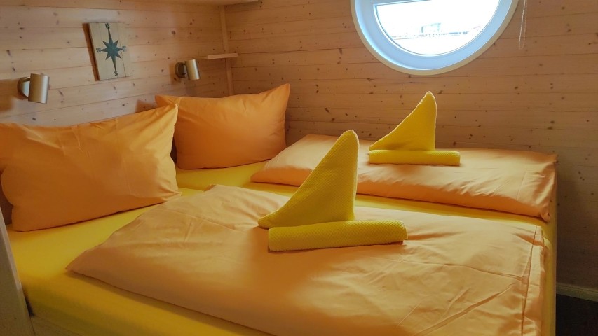 Kuscheliges Schlafzimmer mit Doppelbett (1,80x2,00m)