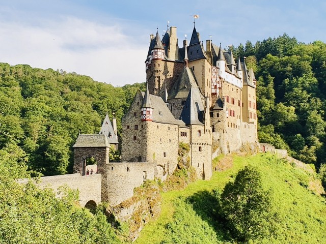  Herausragende Besichtigungziele wie die Burg Eltz und viele weitere