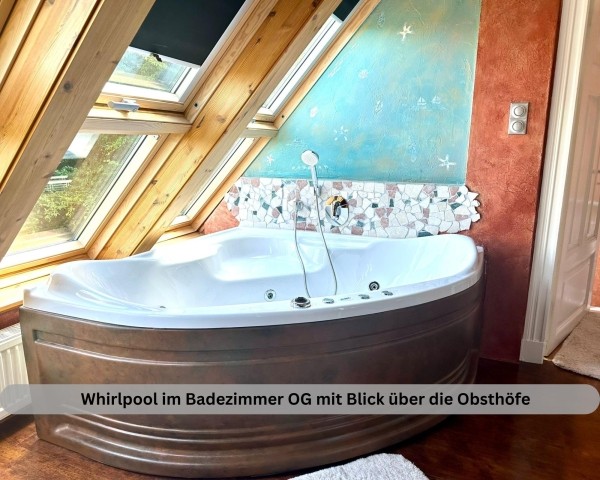 Badezimmer mit Whirlpool