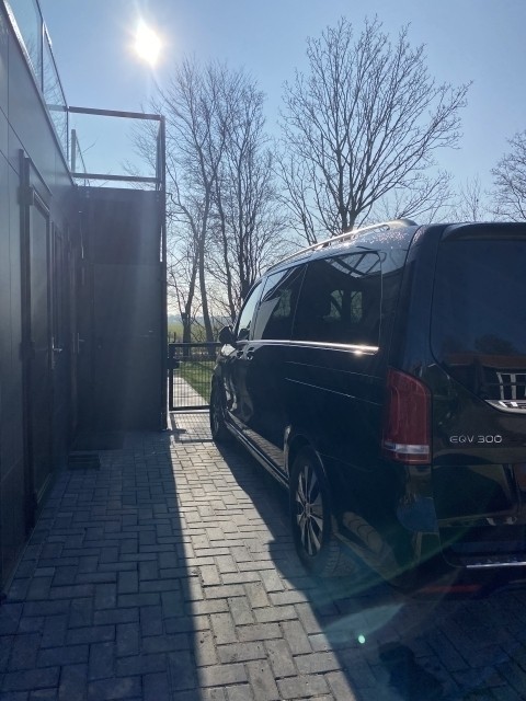 inklusive: Parkplatz direkt vor der Haustür (barrierefrei, groß, gepflastert)
