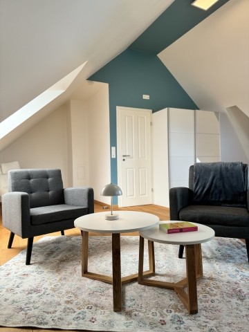 Schlafzimmer Spitzboden mit TV Inselblick