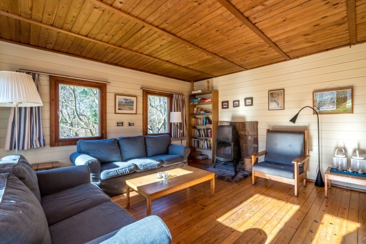 Wohnzimmer mit Holzofen