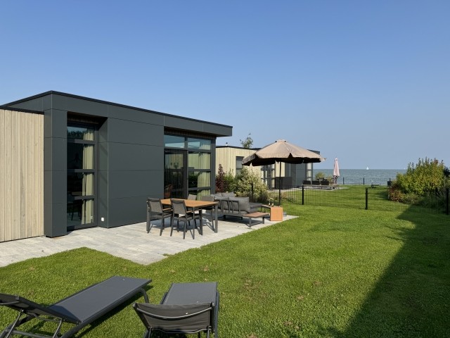großer eingezäunter Garten, schöne Terrasse, viel Auslauf und ruhig...