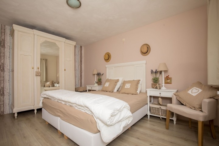 Schlafzimmer 1 (2 Einzelbetten) mit eigenem Badezimmer