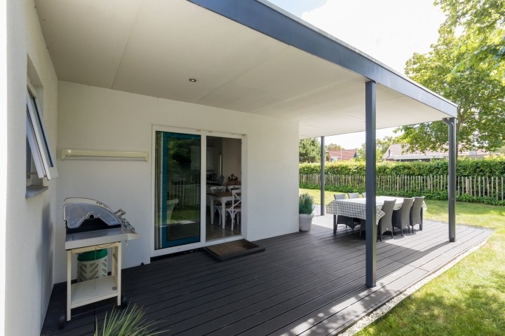 Terrasse mit Gasgrill
