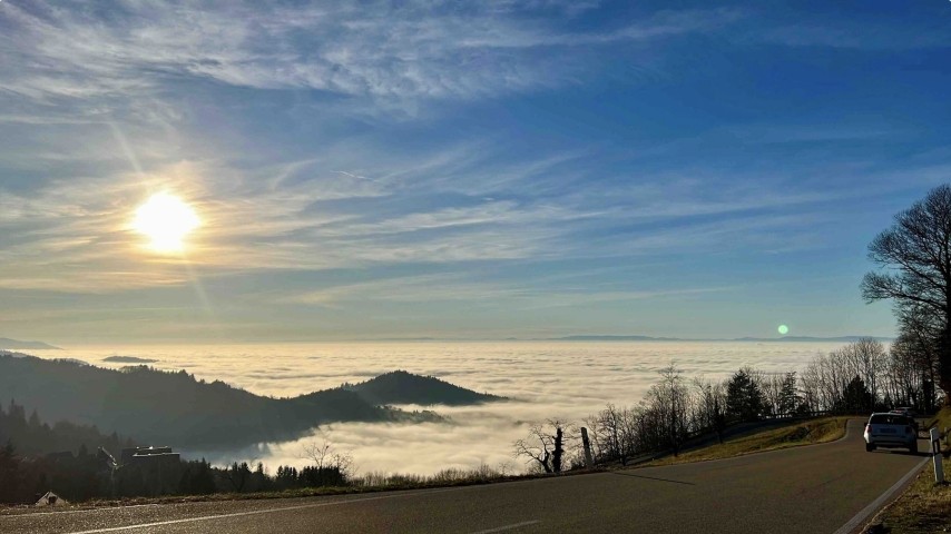 Brandmatt liegt auf 700 Höhenmetern und bietet einen spektakulären Talblick. 