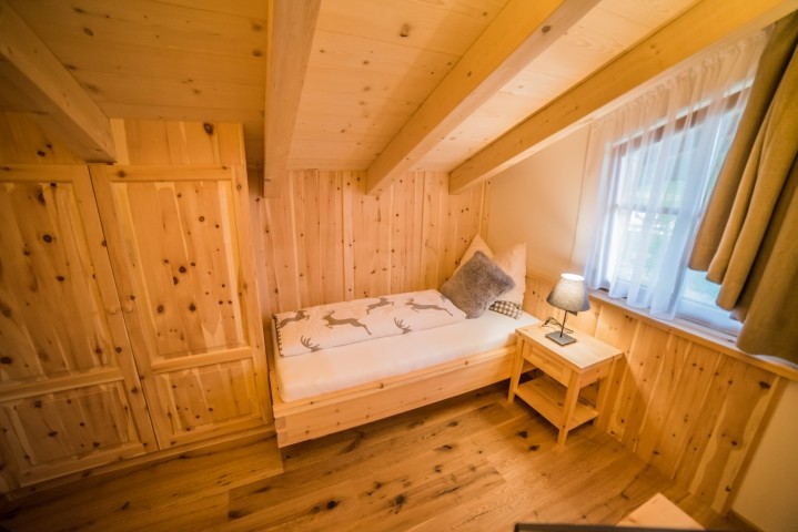 Einzelbett im oberen Schlafzimmer