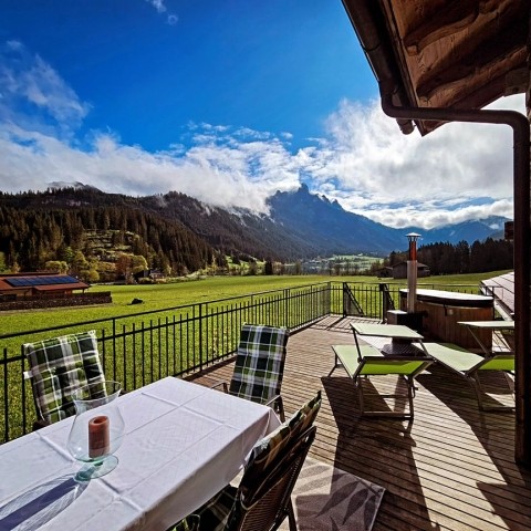 Balkon mit See-und Bergblick
