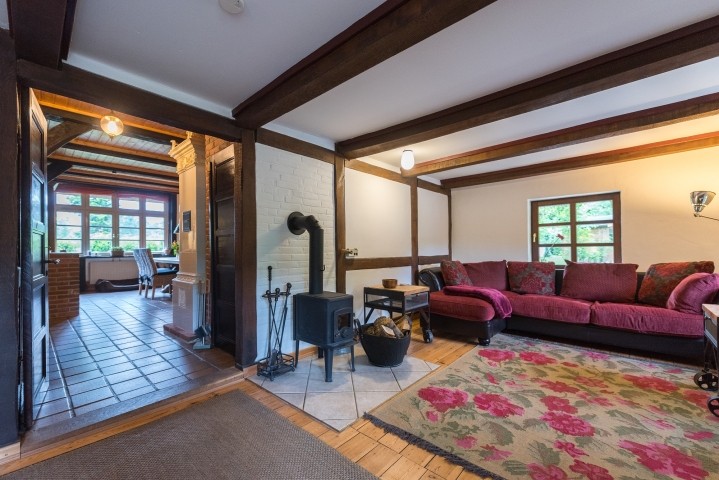 Wohnzimmer mit Kaminofen 