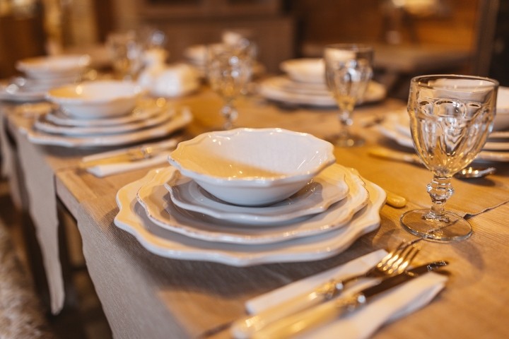 wertvolles Porzellan für den edlen Tisch