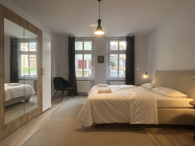 Schlafzimmer 1