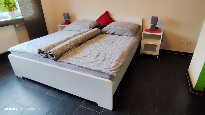 Schlafzimmer Rechts mit Doppelbett
