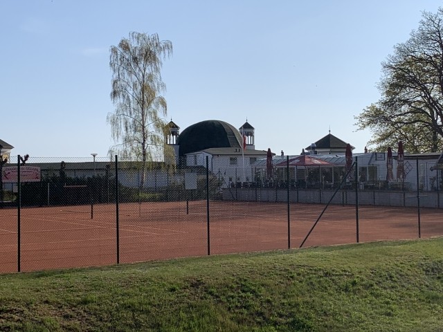 Blick auf den Tennisplatz von Göhren