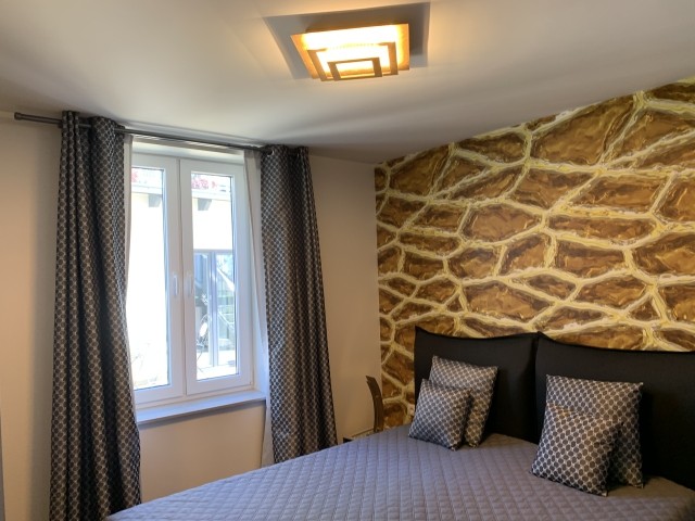 2 schöne Schlafzimmer mit Boxspringbetten