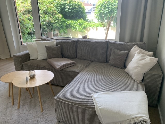 Eckcouch mit Blick auf die eigene Terrasse
