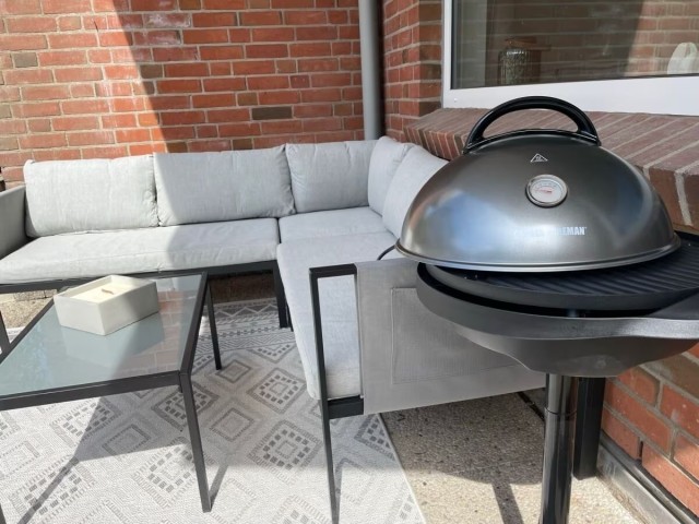 Ein Elektrogrill steht unseren Gästen zur Verfügung.