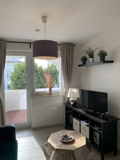 Blick in das moderne Wohnzimmer