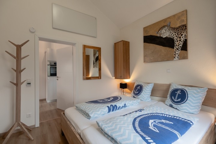 Weitere Perspektive Doppelbett-Schlafzimmer