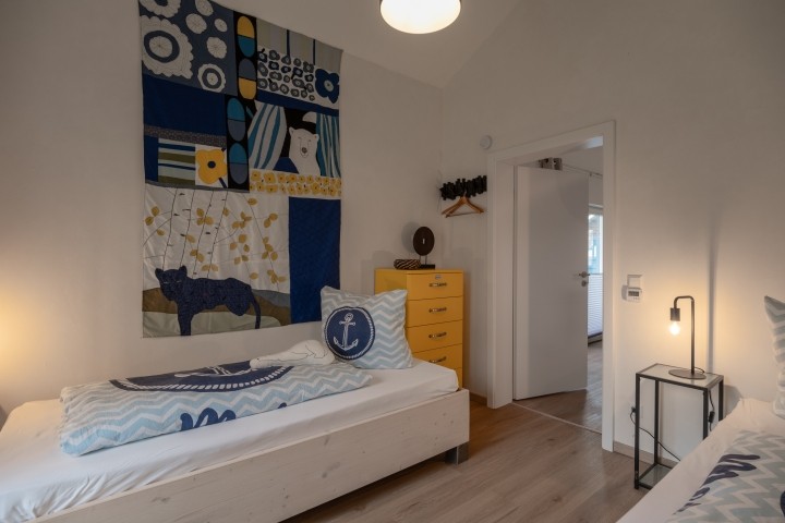 Einzelbetten-Schlafzimmer - schick gestaltet