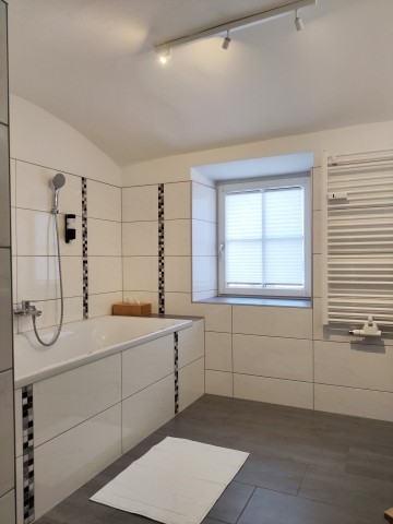 Badezimmer mit Badenwanne