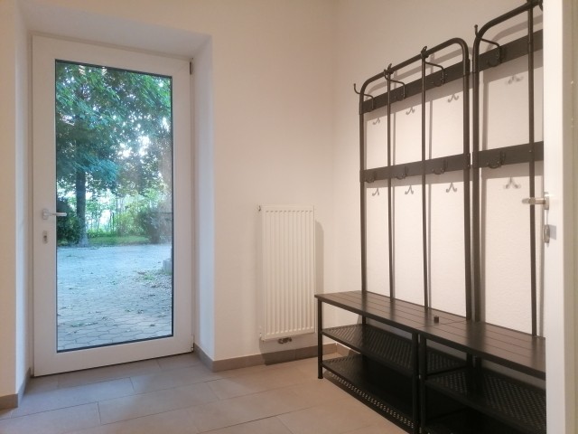 Garderobe mit ausreichend Platz für Sportgeräte