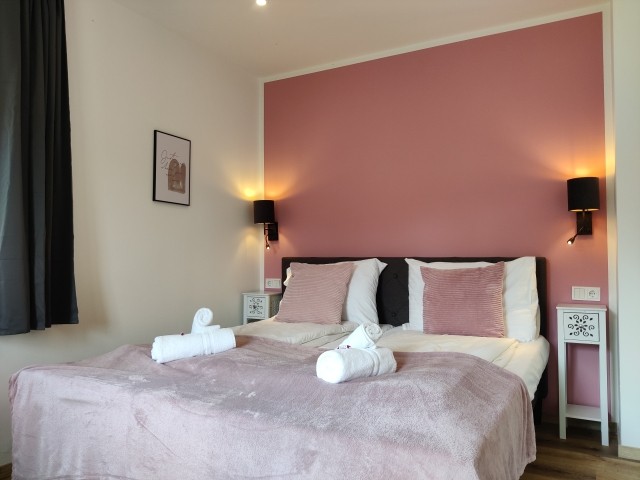 Schlafzimmer mit Doppelbett