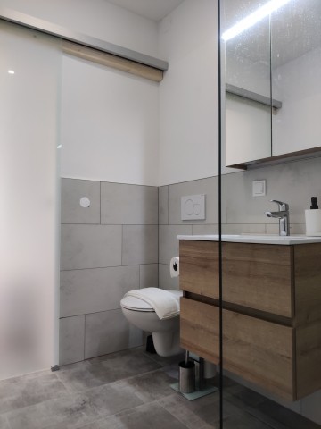 WC und ausreichend Ablagemöglichkeiten