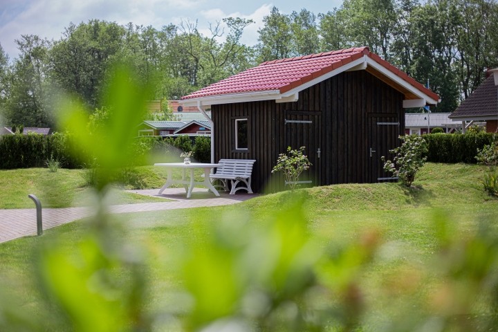 Blick auf das Fahrrad-/Gartenhaus 
