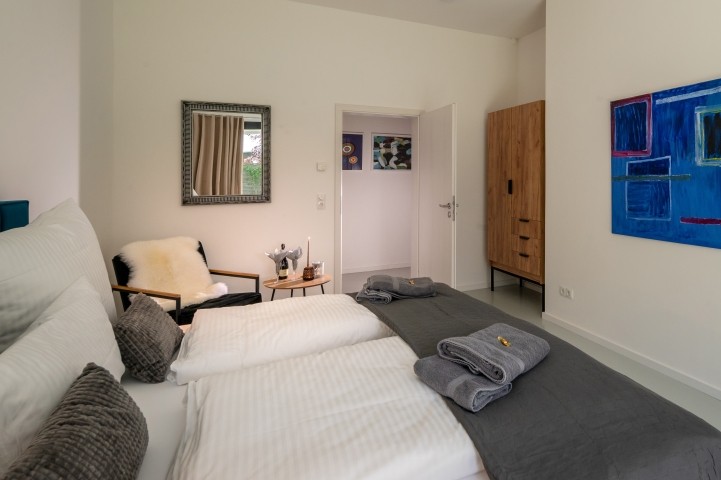 Schlafzimmer mit Doppelbett